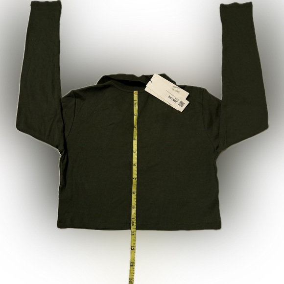 Collared Crop Tee - Picture 2 of 2